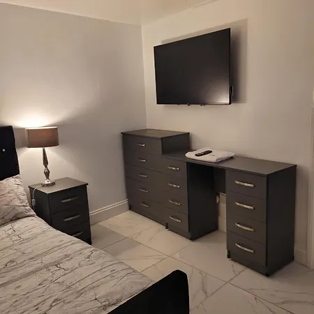 Guest house Southfield