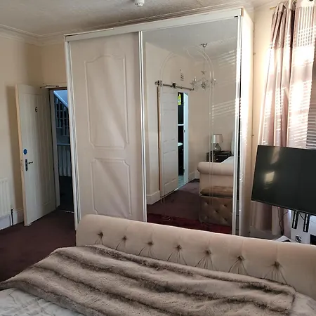 Southfield Konukevi 3*