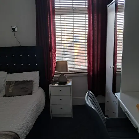 Konukevi Southfield 3*