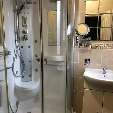 Konukevi Southfield 3*